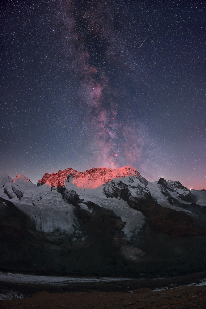 Noc nad masivem Monte Rosy
