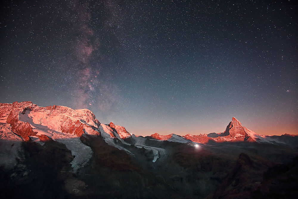 Noc nad masivem Monte Rosy