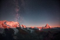 Noc nad masivem Monte Rosy