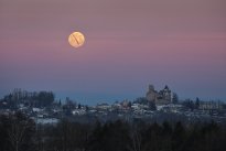 Sněžný úplněk nad Lipnicí nad Sázavou