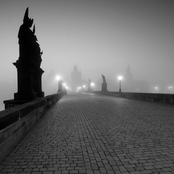 Ráno na Karlově mostě